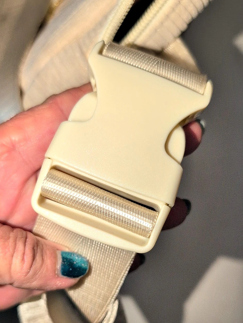 Cream Ribbed Crossbody Bag With An "R" Patch On Front - Picture 9 of 12